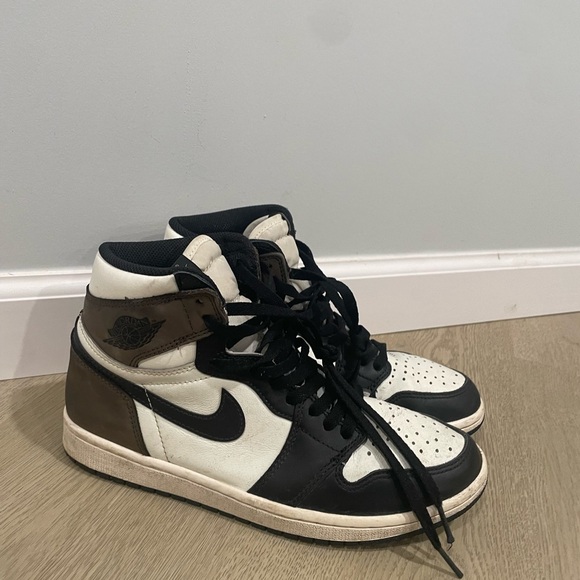 Nike Jordan 1s Retro High OG Dark Mocha